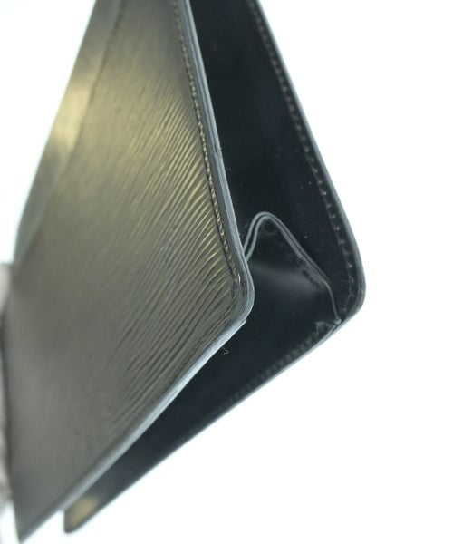 LOUIS VUITTON คลัตช์