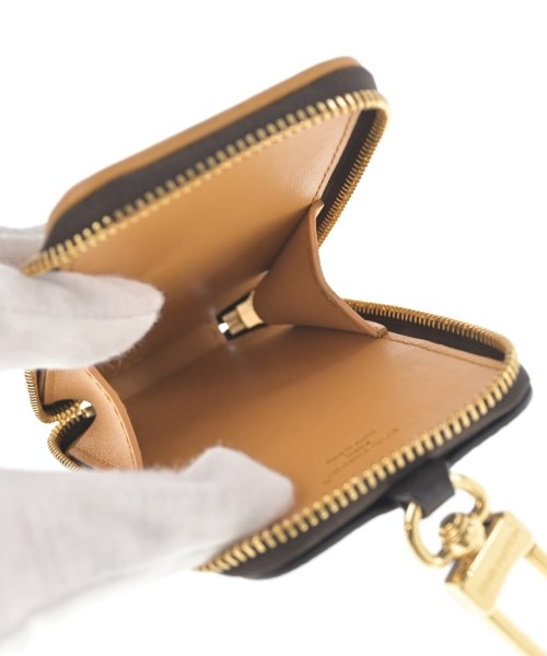 LOUIS VUITTON เครื่องประดับบนกระเป๋า
