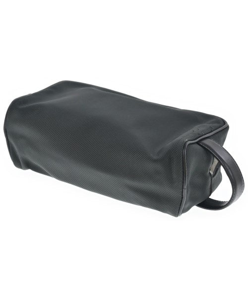 LOUIS VUITTON คลัตช์