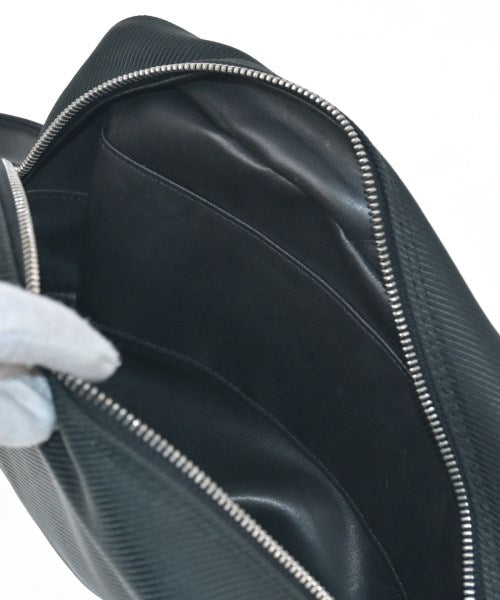 LOUIS VUITTON คลัตช์