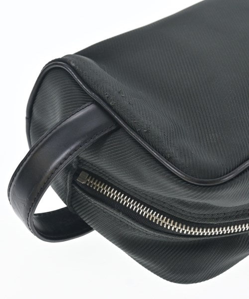 LOUIS VUITTON คลัตช์