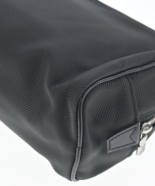 LOUIS VUITTON คลัตช์