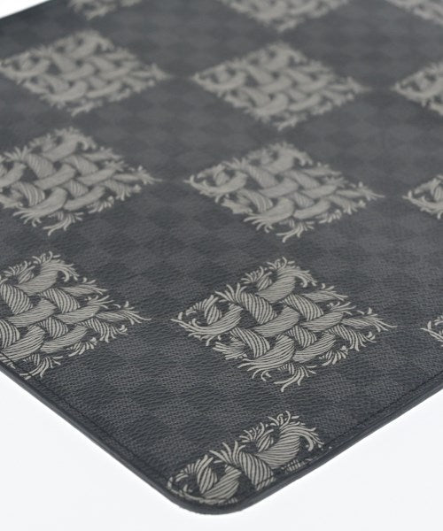 LOUIS VUITTON คลัตช์