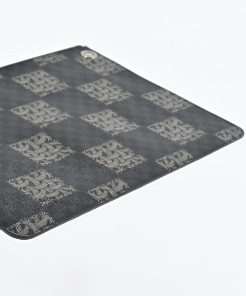 LOUIS VUITTON คลัตช์