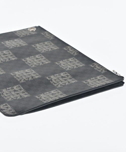 LOUIS VUITTON คลัตช์