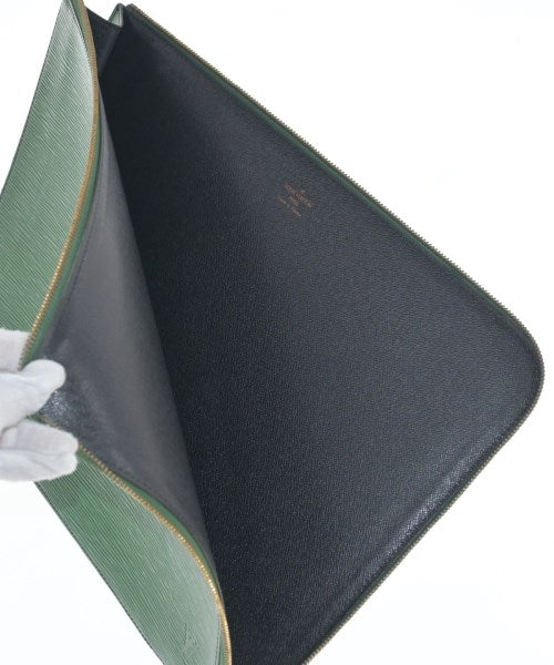 LOUIS VUITTON คลัตช์