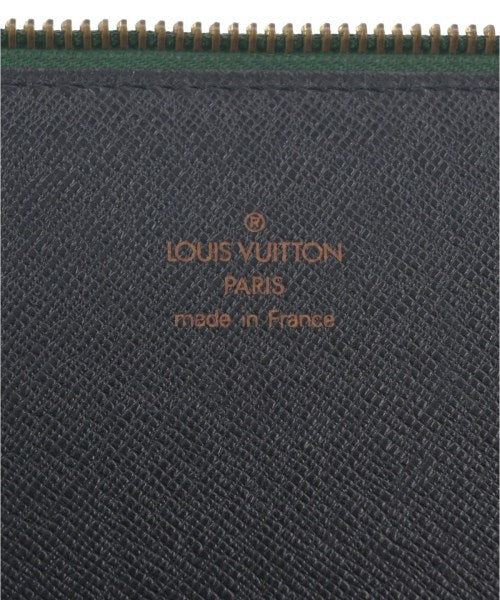 LOUIS VUITTON คลัตช์
