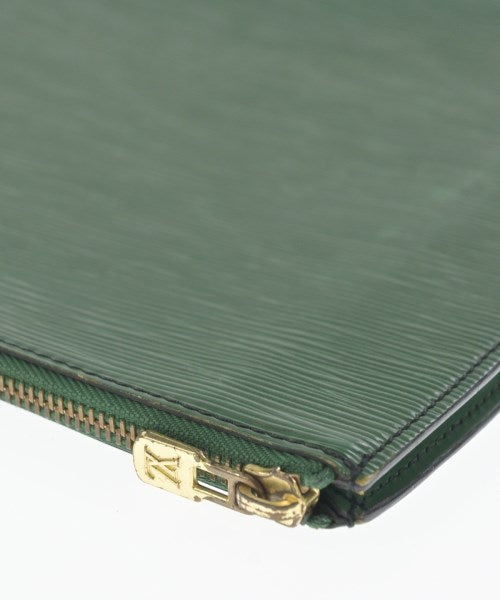 LOUIS VUITTON คลัตช์