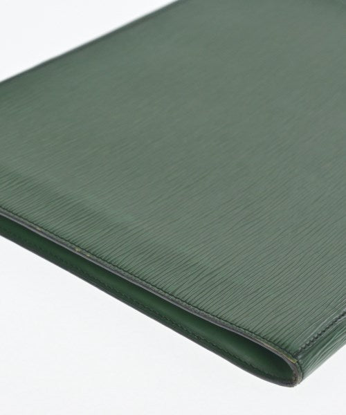 LOUIS VUITTON คลัตช์