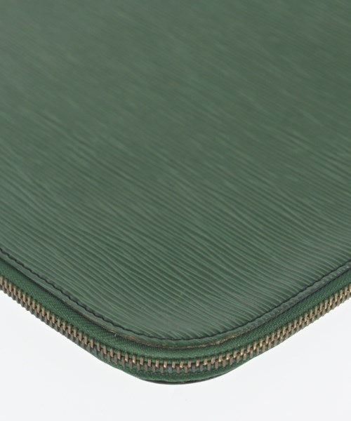 LOUIS VUITTON คลัตช์