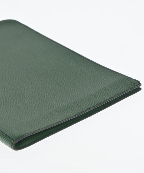 LOUIS VUITTON คลัตช์