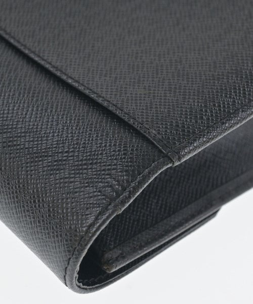 LOUIS VUITTON คลัตช์