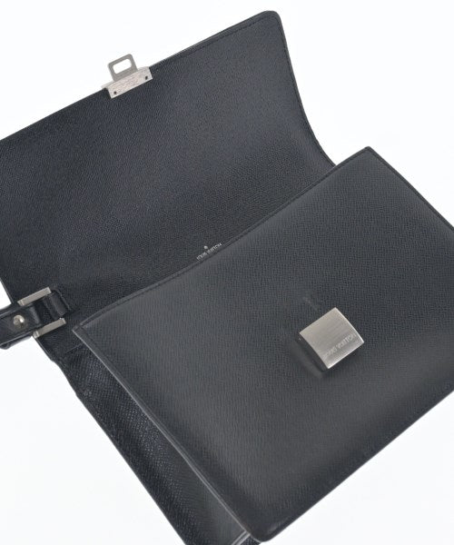 LOUIS VUITTON คลัตช์