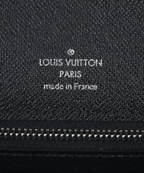 LOUIS VUITTON คลัตช์
