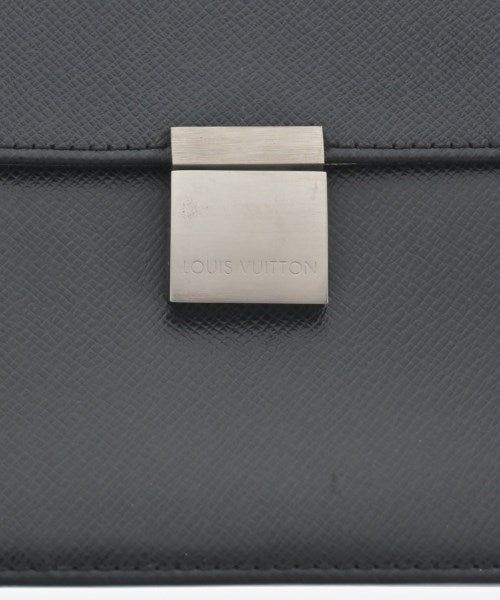 LOUIS VUITTON คลัตช์