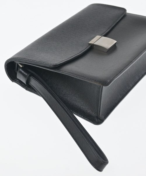 LOUIS VUITTON คลัตช์