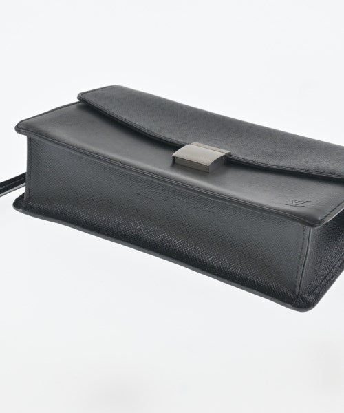 LOUIS VUITTON คลัตช์