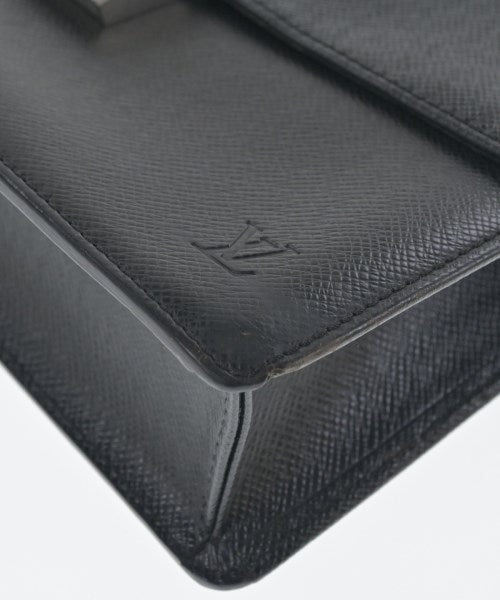 LOUIS VUITTON คลัตช์