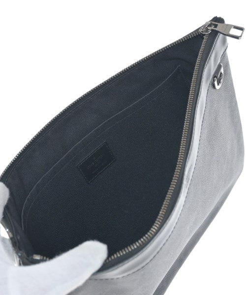 LOUIS VUITTON คลัตช์