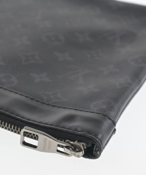 LOUIS VUITTON คลัตช์