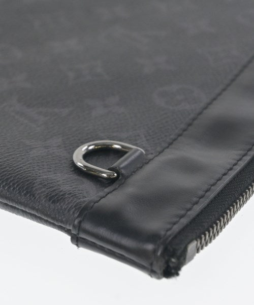 LOUIS VUITTON คลัตช์