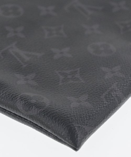 LOUIS VUITTON คลัตช์