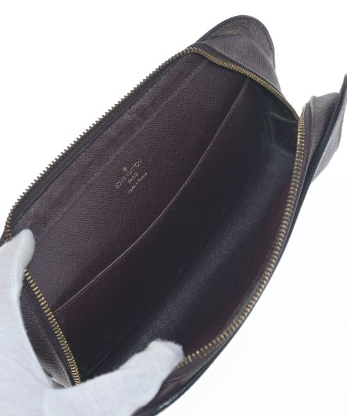 LOUIS VUITTON คลัตช์