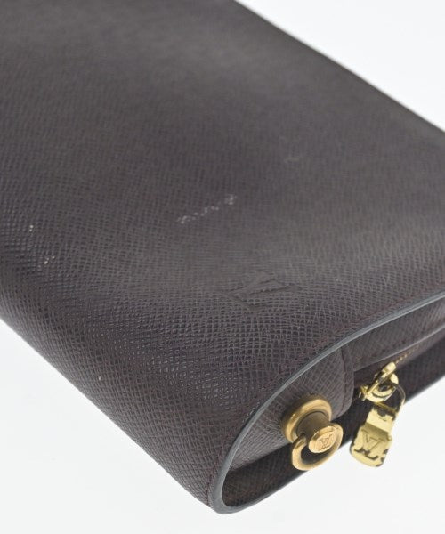 LOUIS VUITTON คลัตช์