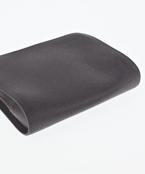 LOUIS VUITTON คลัตช์