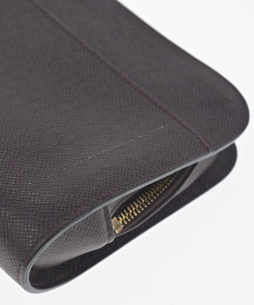 LOUIS VUITTON คลัตช์