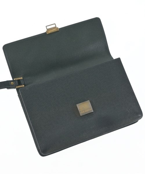 LOUIS VUITTON คลัตช์