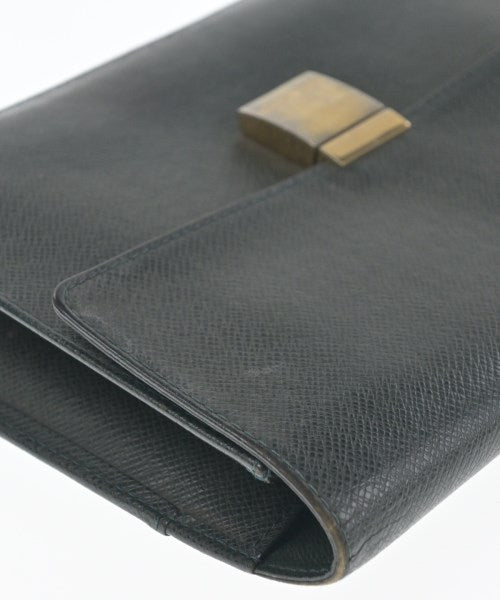 LOUIS VUITTON คลัตช์