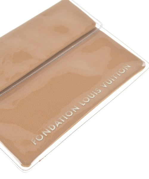 LOUIS VUITTON คลัตช์