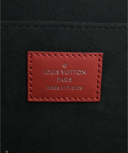 LOUIS VUITTON คลัตช์