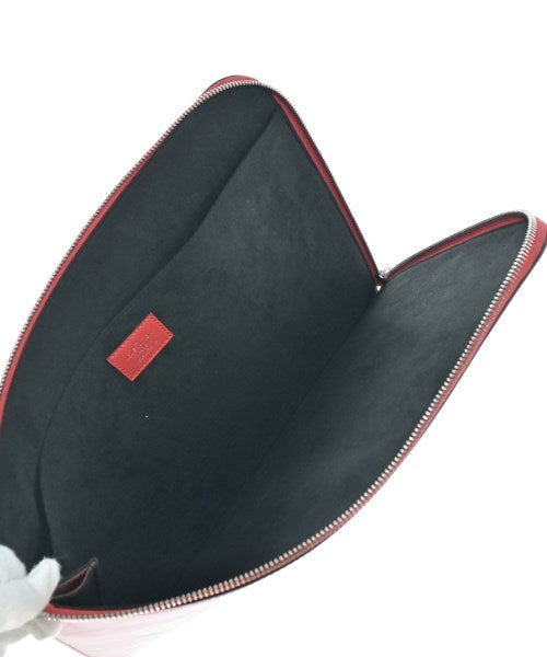 LOUIS VUITTON คลัตช์