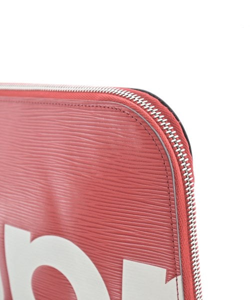 LOUIS VUITTON คลัตช์