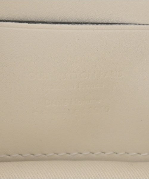 LOUIS VUITTON คลัตช์