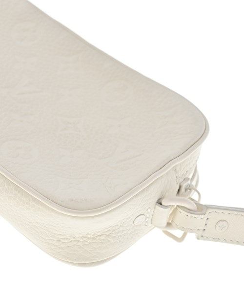 LOUIS VUITTON คลัตช์