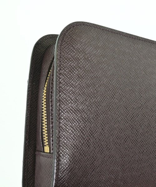 LOUIS VUITTON คลัตช์