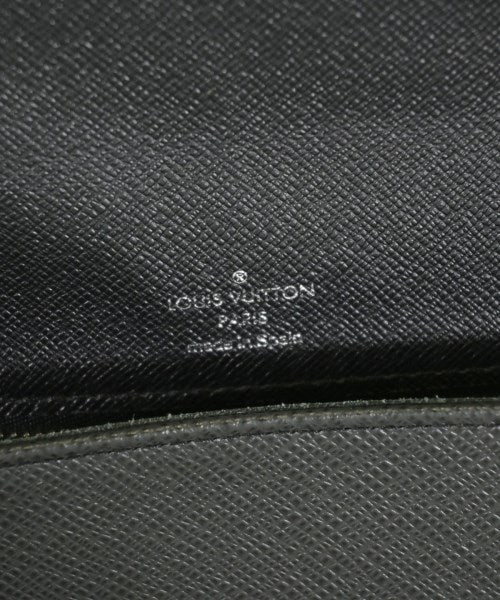 LOUIS VUITTON คลัตช์
