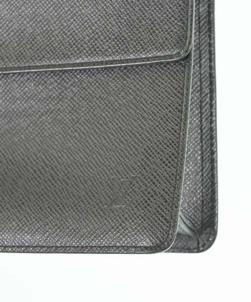 LOUIS VUITTON คลัตช์