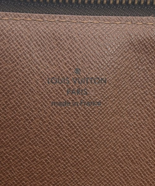 LOUIS VUITTON คลัตช์