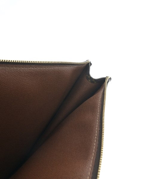 LOUIS VUITTON คลัตช์