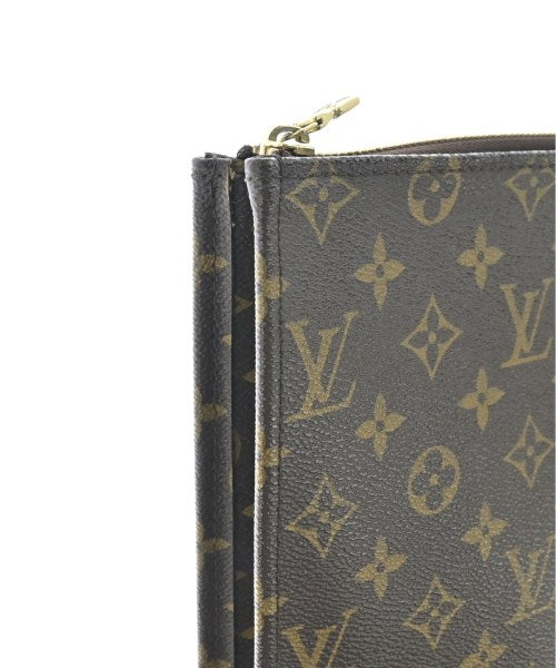 LOUIS VUITTON คลัตช์