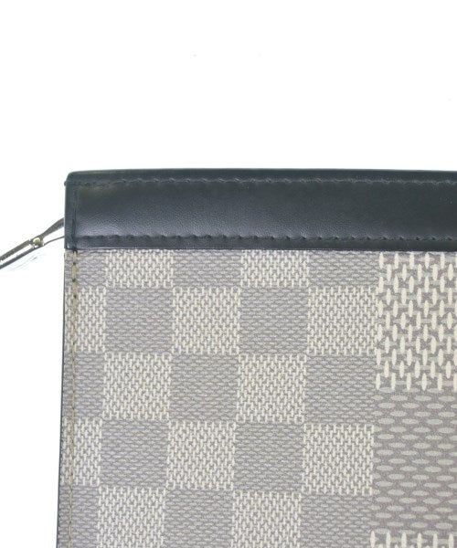LOUIS VUITTON คลัตช์
