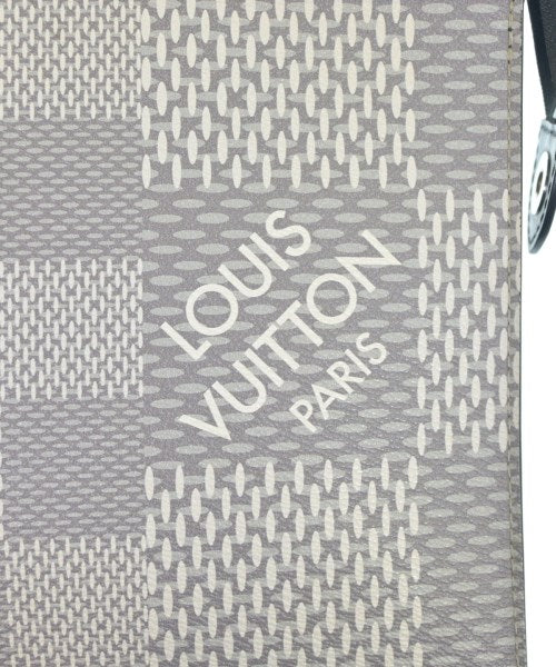 LOUIS VUITTON คลัตช์