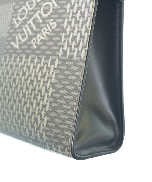 LOUIS VUITTON คลัตช์