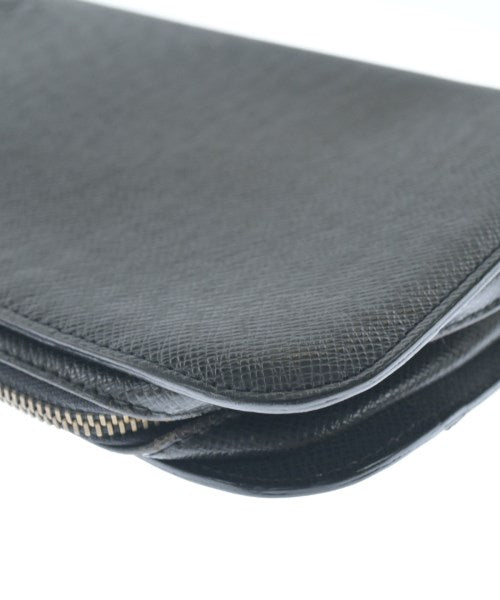 LOUIS VUITTON คลัตช์