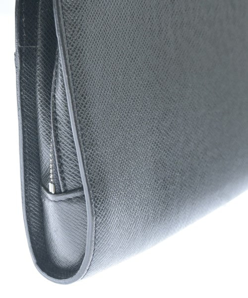 LOUIS VUITTON คลัตช์