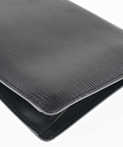 LOUIS VUITTON คลัตช์